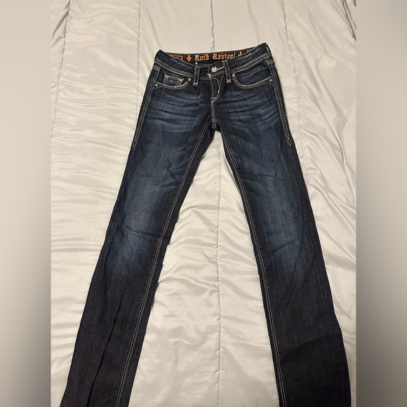 Stunning low rise fit - Picture 2 of 2